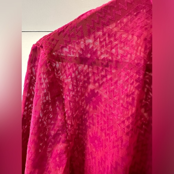 Two 2 Fly Women's Pink Long Sleeve Top- size Medium - Picture 2 of 5